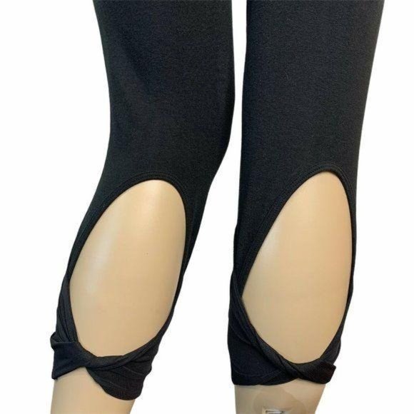 Victoria's Secret Sport Crop Back Cutout Leggings - Picture 6 of 9